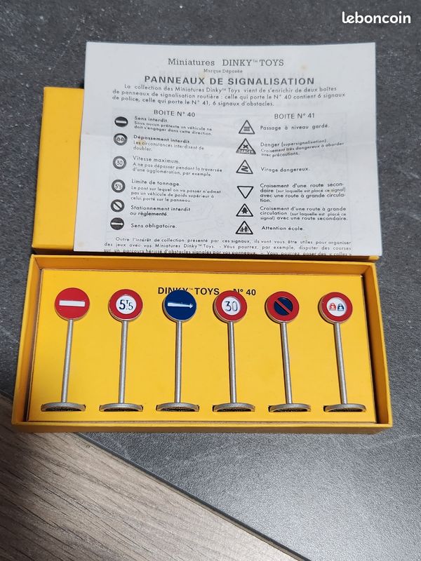 Dinky Toys F n° 40 coffret panneaux signalisation routière