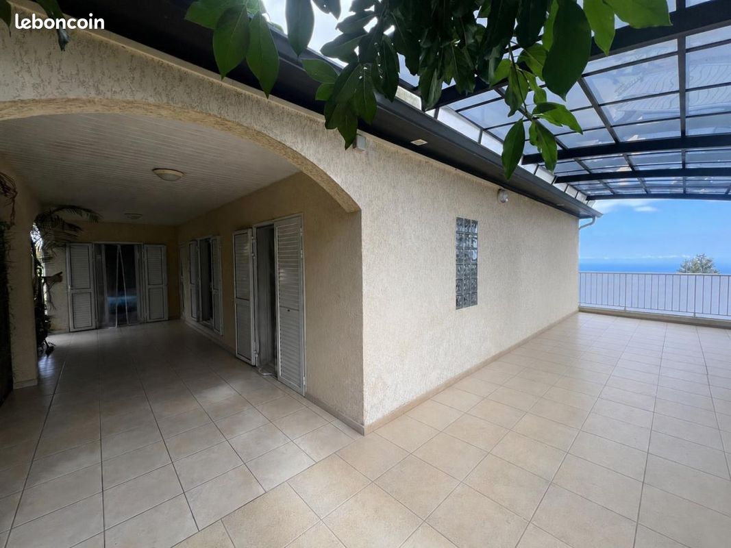 Maison 6 pièces 163 m² · à Le Tampon · 163 m² · 419 000 €