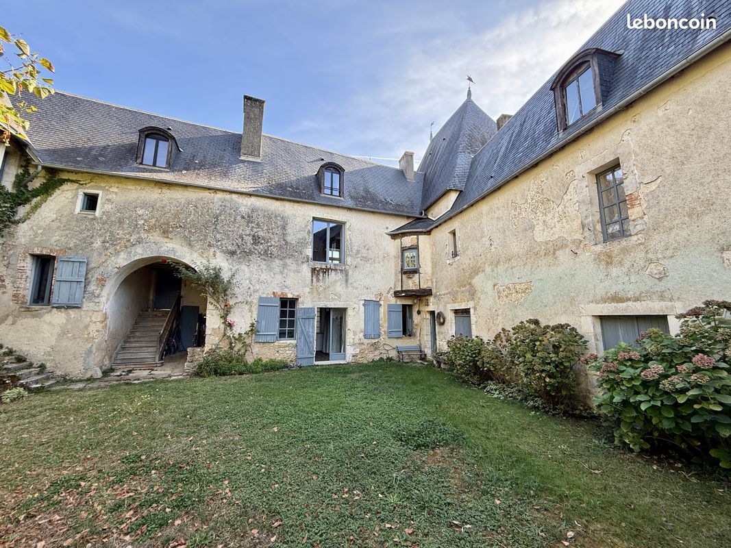 Maison 16 pièces 300 m² · à Bourges · 300 m² · 393 000 €