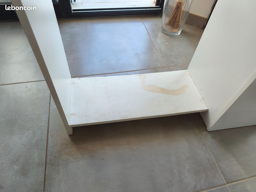 Bureau angle (image 4)