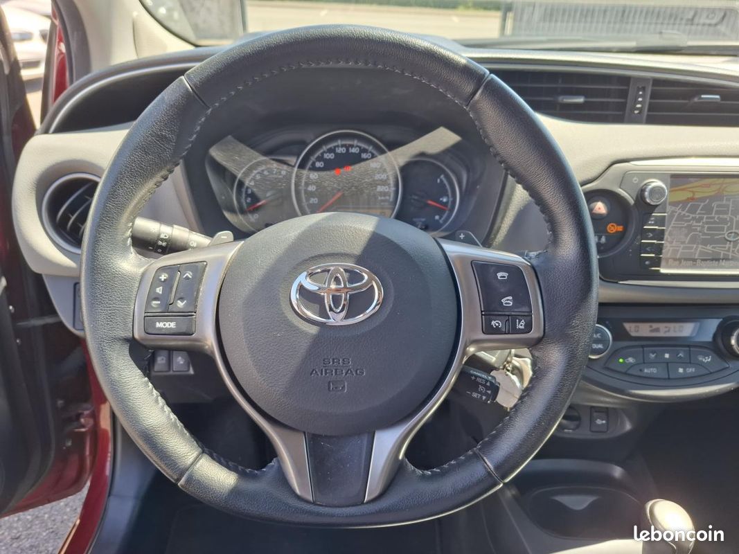 Toyota yaris 1.3 vvti 100 dynamic cvt bva (image 17)