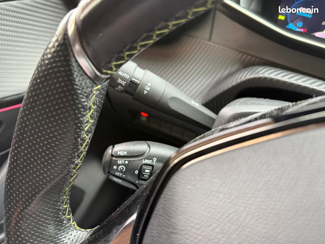 PEUGEOT 208 BlueHDi 100 S&S BVM6 GT (image 33)