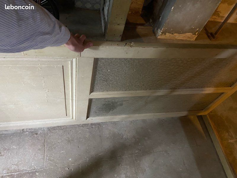 Porte en bois avec vitre et cadres (image 3)