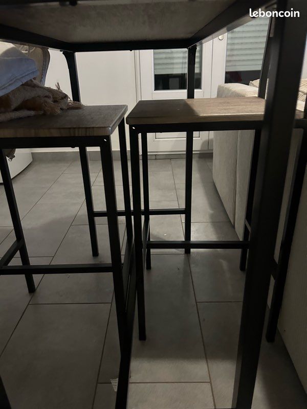 Table (image 3)