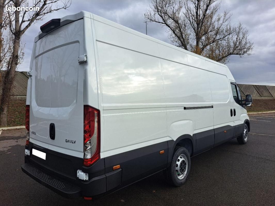 Iveco Daily FOURGON 35S18 A8 180CV 3L L4H2 16M3 (image 2)