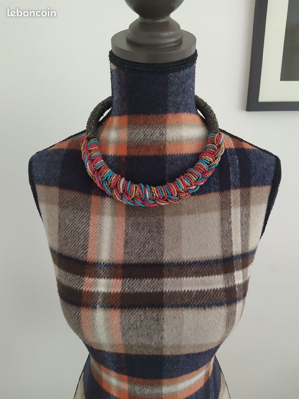 Collier multicolore en perles (image 2)