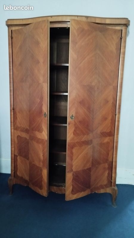 Armoire Galbée En Marqueterie De Bois Précieux - Louis XV Bois Precieux Premiere Moitie Du Xxe Siecle