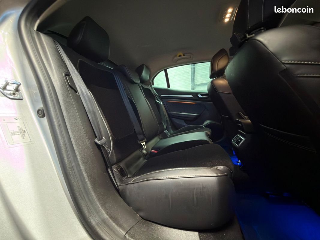 RENAULT Megane IV INTENS 1.5 BLUE DCI - 115 CV - CARPLAY - CAMERA DE RECUL - ATTELAGE (image 18)