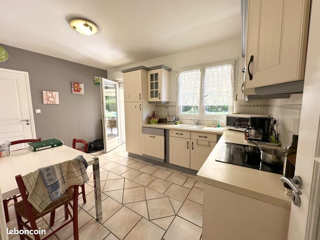 Maison 4 pièces 116 m² · à Surat · 116 m² · 1 025 €/mois