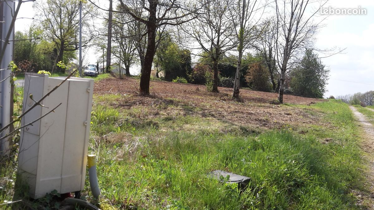 Terrain 2 600 m² Nontron · 26 000 €