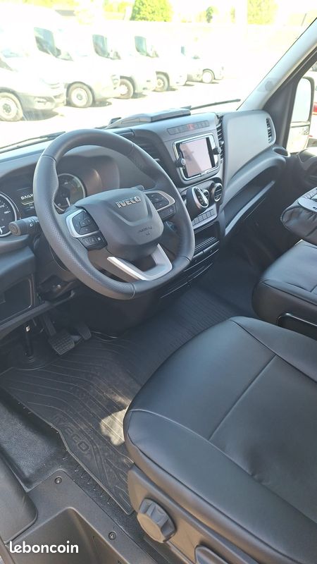 Iveco Daily Gris 35C18HA8 3.0L 180ch BVA Benne coffre paysagiste 52825 ht / OPTIONS +++ (image 6)