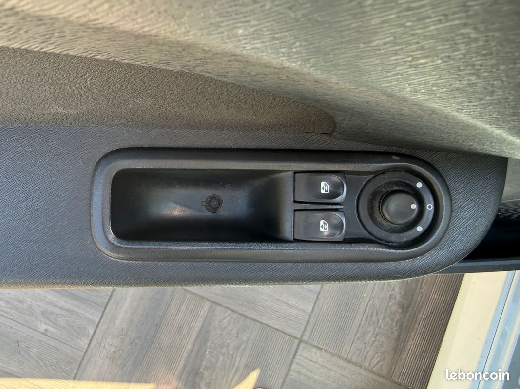 RENAULT Twingo RS 1.6 130ch - 2011 - 110 000 km - Kit Distribution fait à 109000 - Demi ligne - Suivi Complet (image 18)