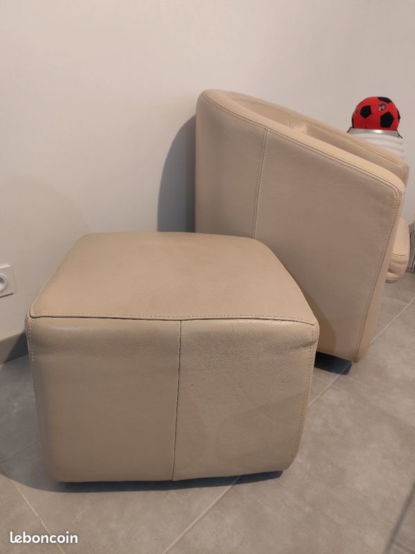 Fauteuil et pouf château d'Ax (image 5)