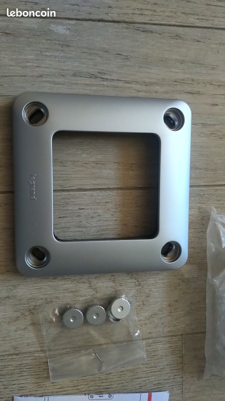Plaque De Finition Simple LEGRAND SOLIROC SAGANE 85550 - Pour Installation Électrique, Neuf
