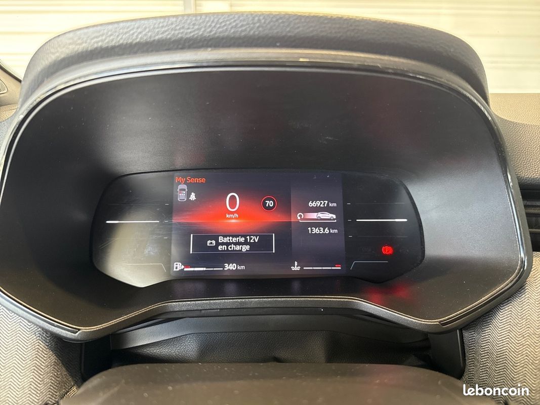 RENAULT Clio TCe 90 Techno (image 26)