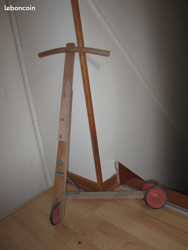 Jolie trottinette vintage en bois et métal (image 1)