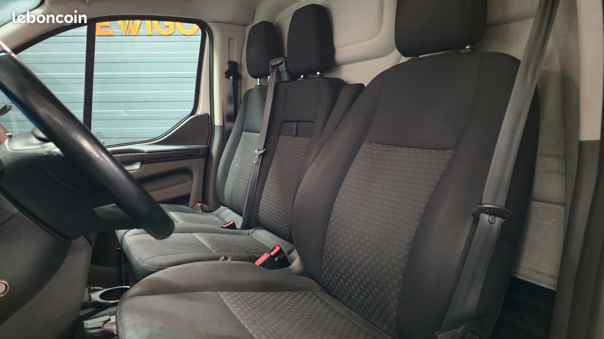 Ford transit custom fourgon 270 2.0 tdci 130 l1h1 court pc-tn limited (image 5)