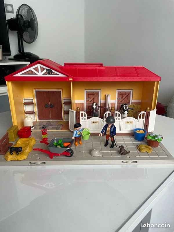 Playmobil Country – Centre équestre / Écurie (image 1)