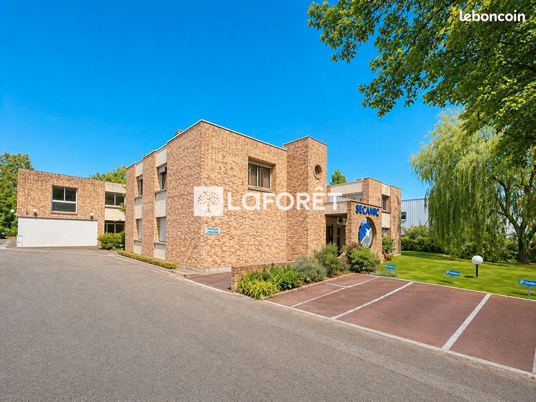 Immeuble 1232 m² · à Buc · 1 232 m² · 1 400 000 €