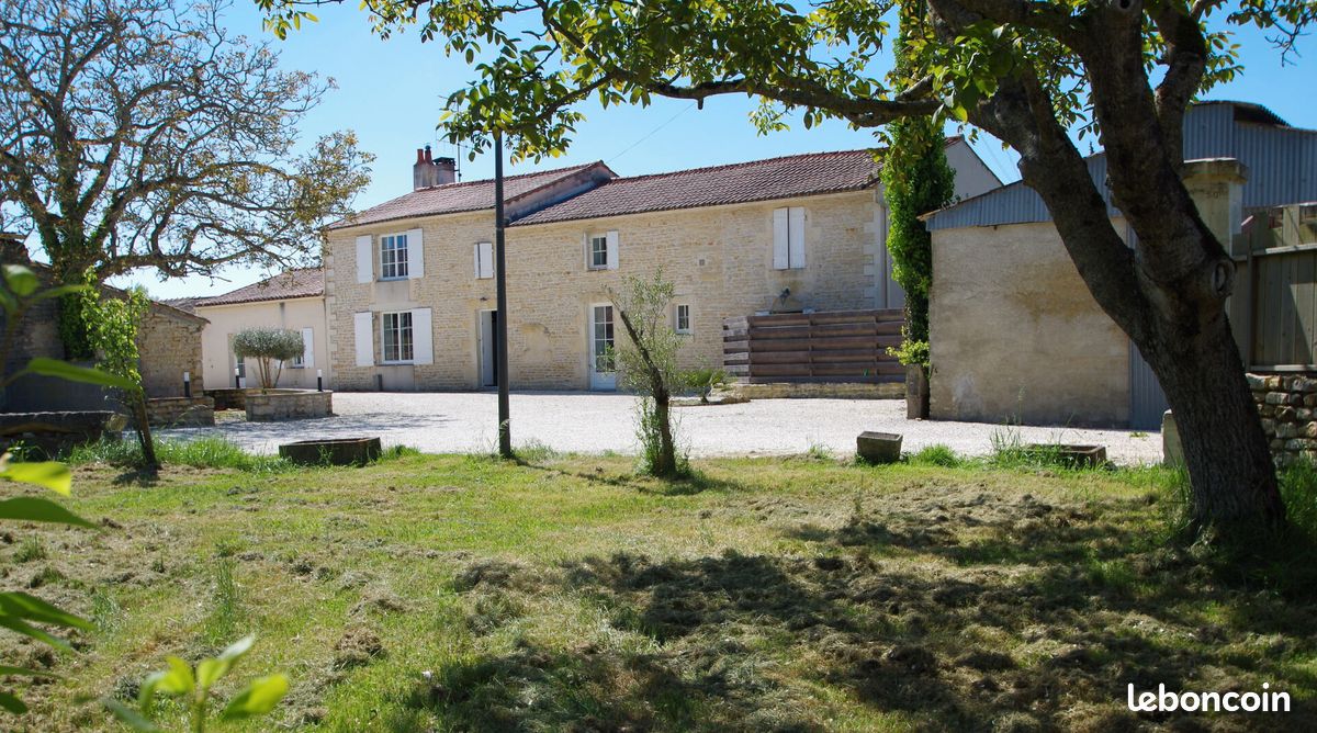 Maison 8 pièces 210 m² · à Chaillé-les-Marais · 210 m² · 420 000 €