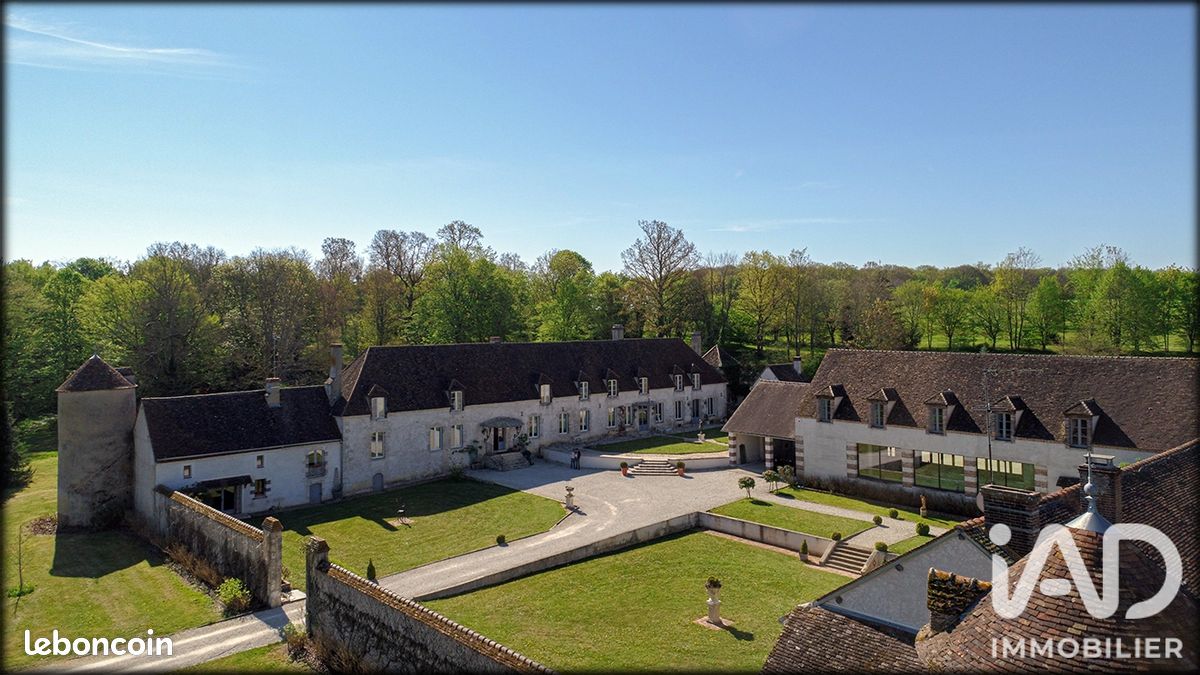 Maison 26 pièces 1500 m² · à Gy-les-Nonains · 1 500 m² · 1 400 000 €