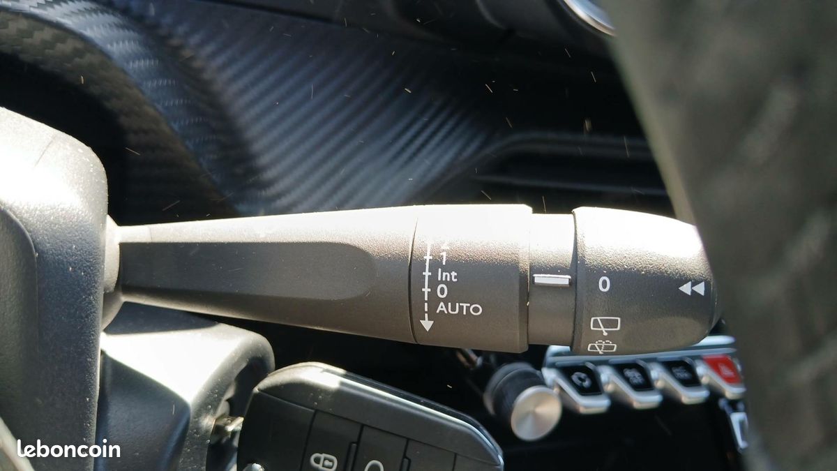 PEUGEOT 2008 Hybrid 110 e-DCS6 Edition (image 24)
