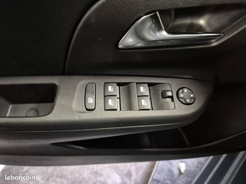 Opel Corsa 1.2 75ch (image 8)