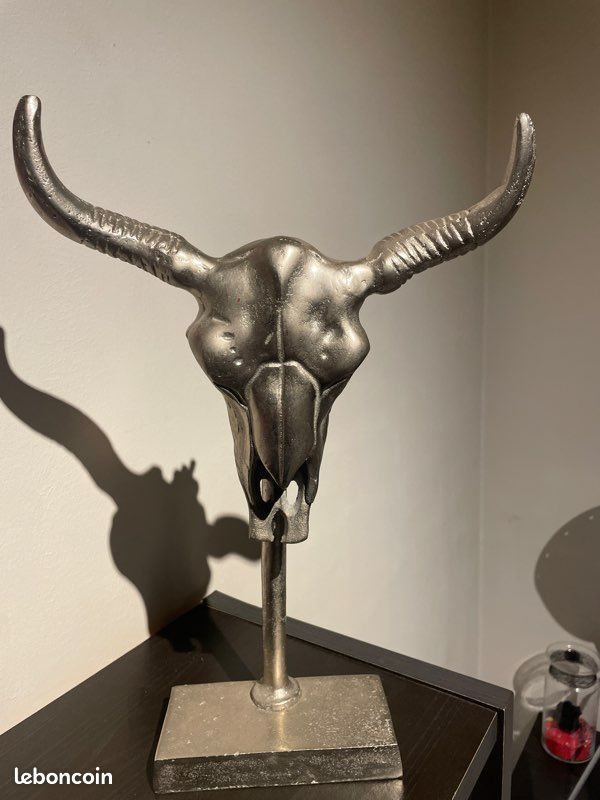 Sculpture Crâne de vache métal vieilli argenté (image 1)