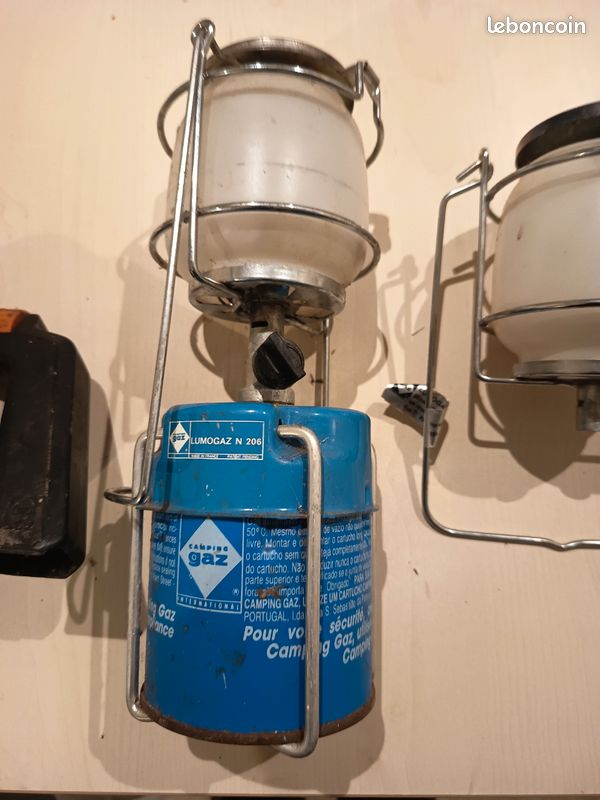 Lot d'une lampe de marque camping gaz avec un verre supplémentaire et un brûleur (image 4)