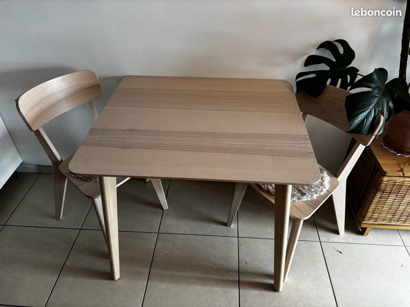 Table et 2 chaises (image 1)