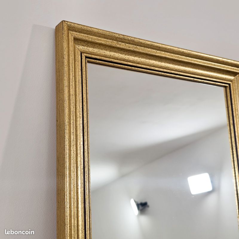 Elégant miroir rectangulaire à cadre doré mouluré – Style classique intemporel (image 4)