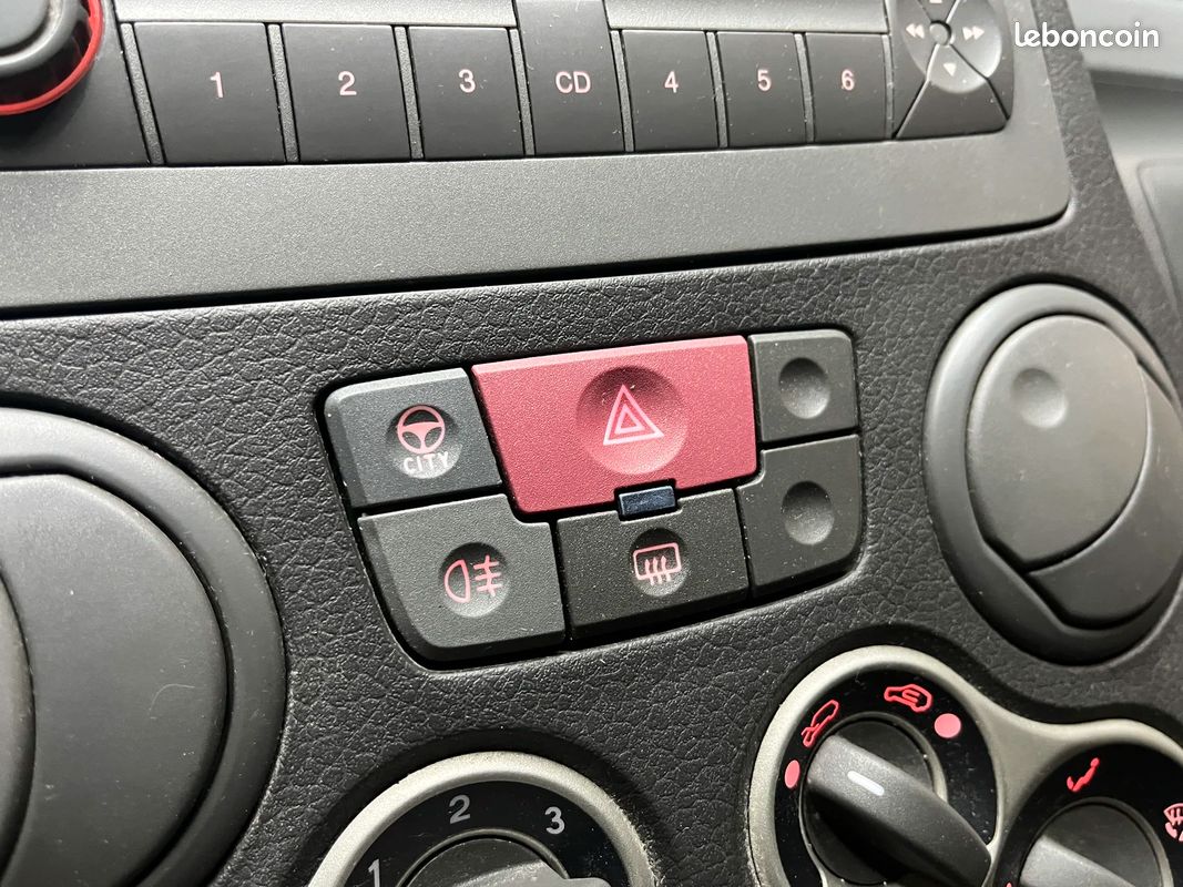 Fiat PANDA 1.3 JTD 16V Emotion (image 20)
