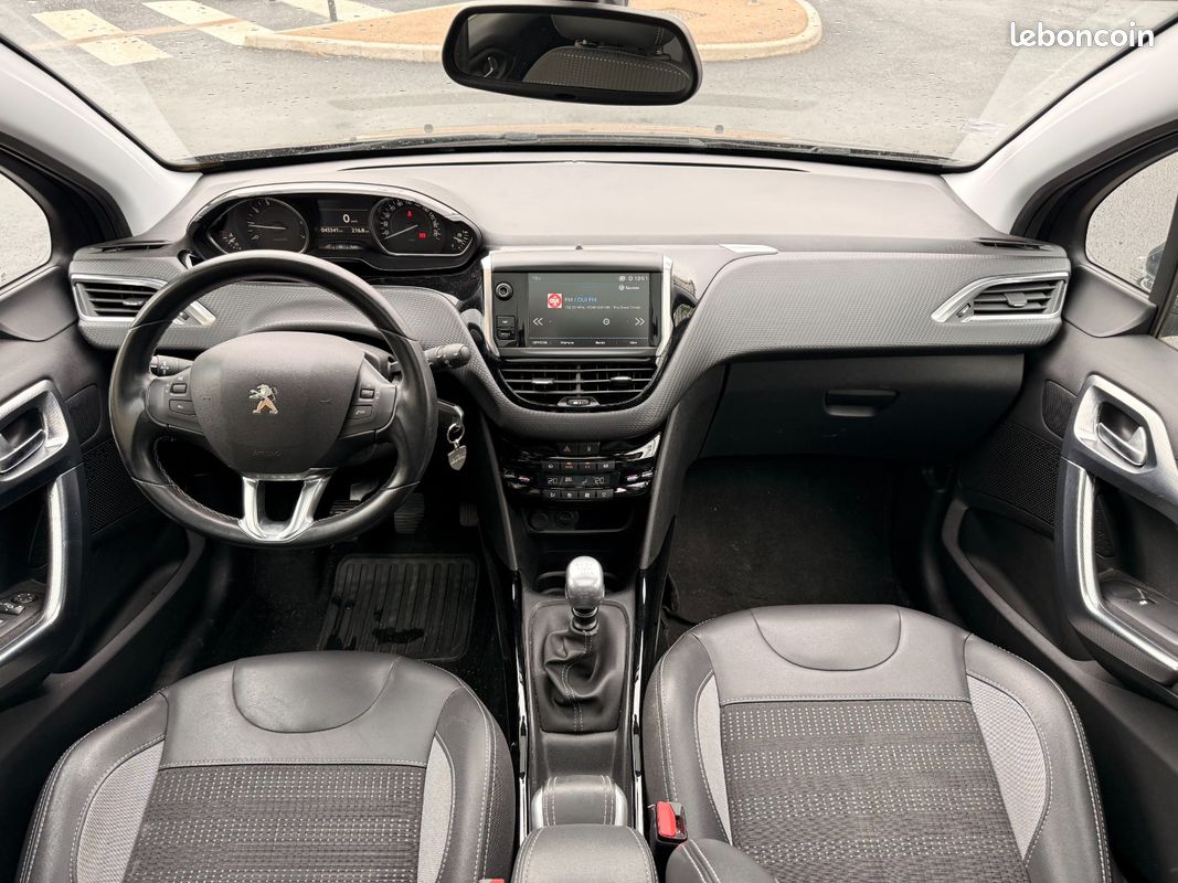 PEUGEOT 2008 130ch SS BVM6 Style (image 15)