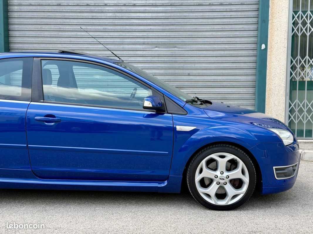 FORD FOCUS ST 2.5 225Ch MK2- Toit ouvrant - xénons - Première main (image 10)