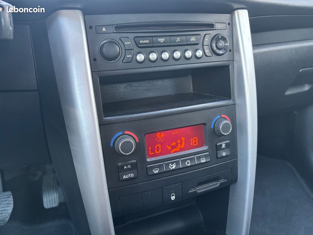 Peugeot 207 1.6 hdi 92ch urban move - distribution faite (image 9)