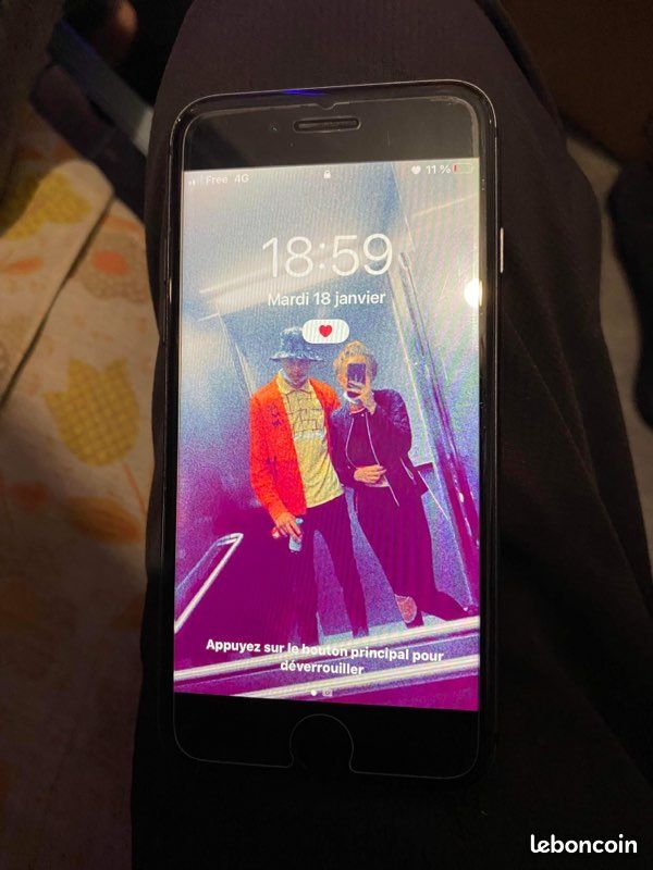 IPhone 8 (image 1)
