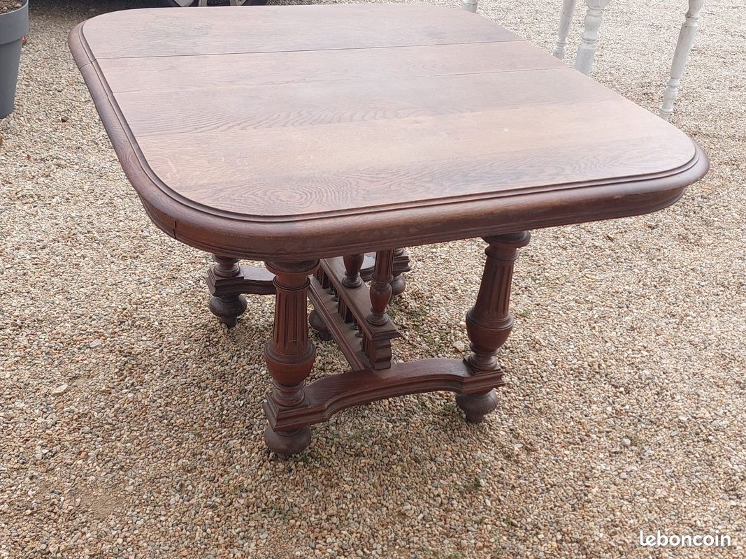 Table carree chêne style henri 2 (image 2)