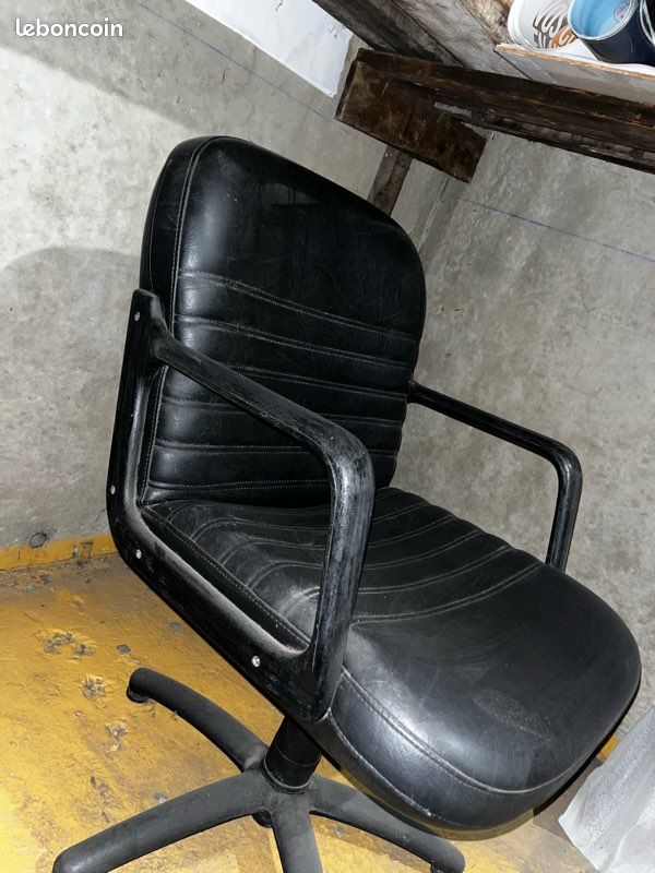 Chaise noir (image 1)