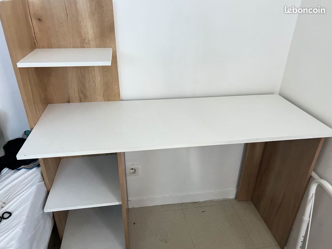 Bureau (image 1)