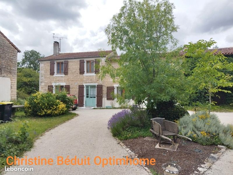 Maison 7 pièces 198 m² · à Courcôme · 198 m² · 198 000 €
