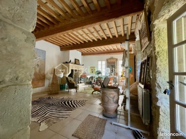Maison 7 pièces 243 m²