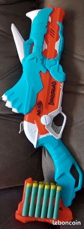 Blaster Nerf DinoSquad Tricera-Blast - 12 Fléchettes, Design Tricératops - Jeu Extérieur Enfant 8 Ans+