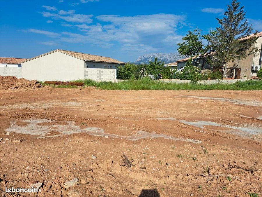 Terrain 500 m² · à Pourrières · 204 900 €