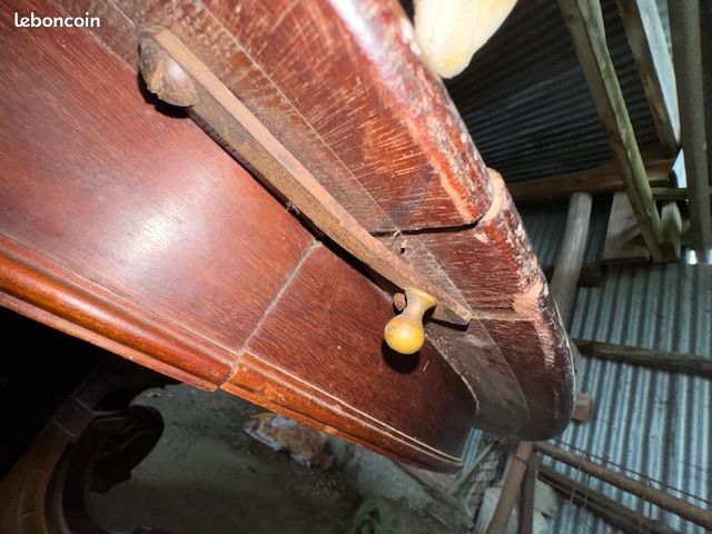 Table ronde diametre 1,7 m en bois ancien avec pied central travaillé sur roulettes (image 6)