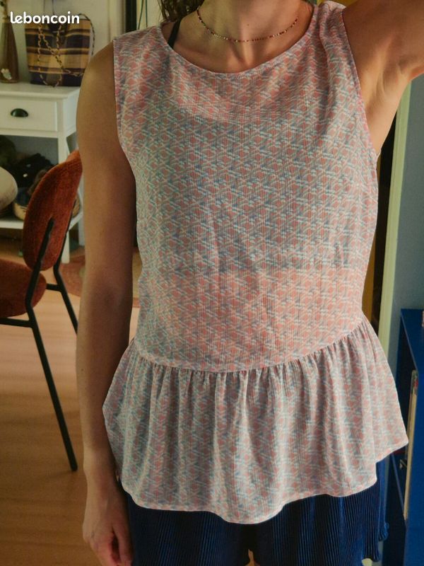 Top Peplum Etam sans manche à volant en transparence (image 2)