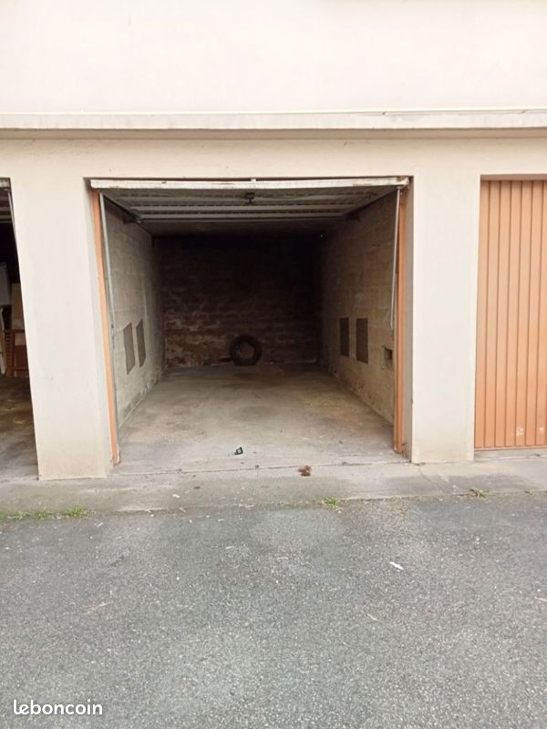 Parking/box MACON · à Mâcon · 70 €/mois