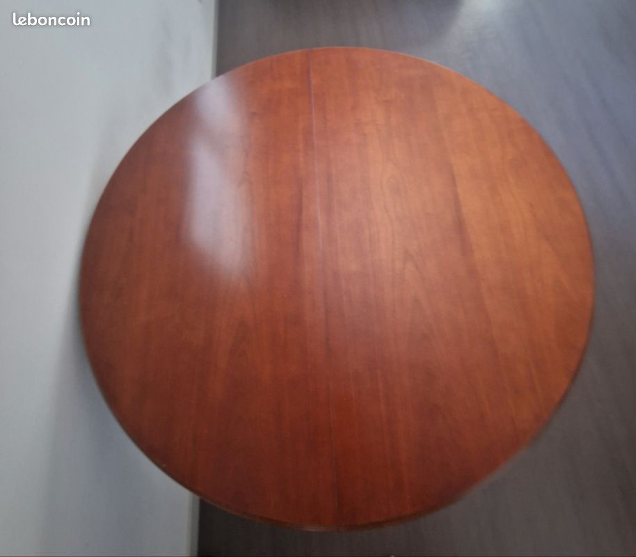 Table ronde et ovale + chaises (image 1)