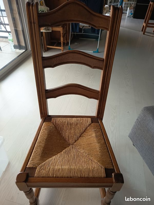 Chaises en bois (image 1)