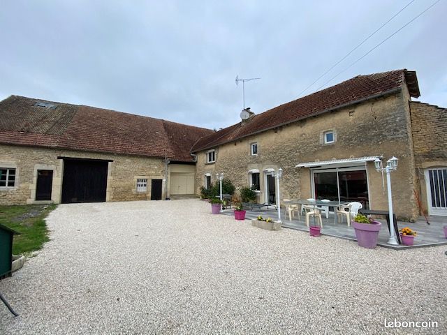 Maison 7 pièces 240 m² · à Mont-lès-Neufchâteau · 240 m² · 216 000 €