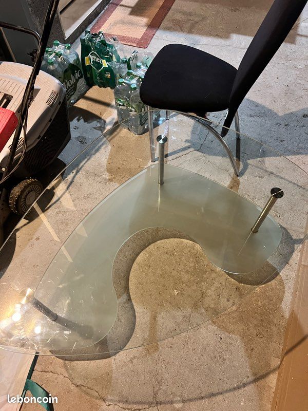 Table en verre (image 1)